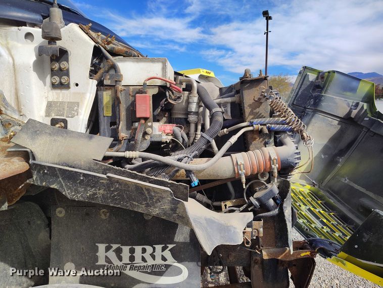 image for item DP5108 2003 GMC TC6C042 fuel / lube truck