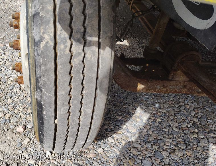 image for item DP5108 2003 GMC TC6C042 fuel / lube truck