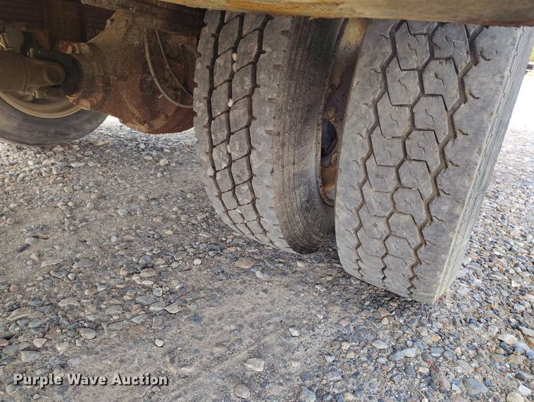 image for item DP5108 2003 GMC TC6C042 fuel / lube truck