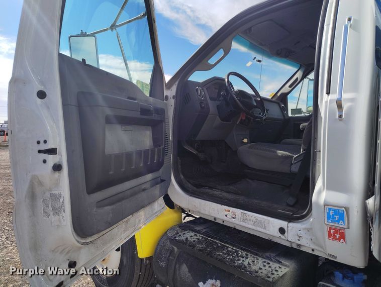 image for item DP5109 2013 Ford F750 Super Duty box truck