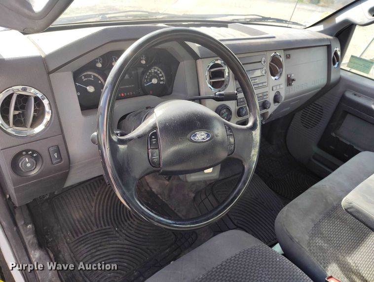 image for item DP5109 2013 Ford F750 Super Duty box truck