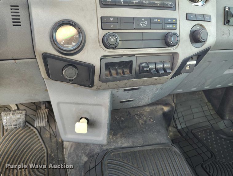 image for item DP5109 2013 Ford F750 Super Duty box truck