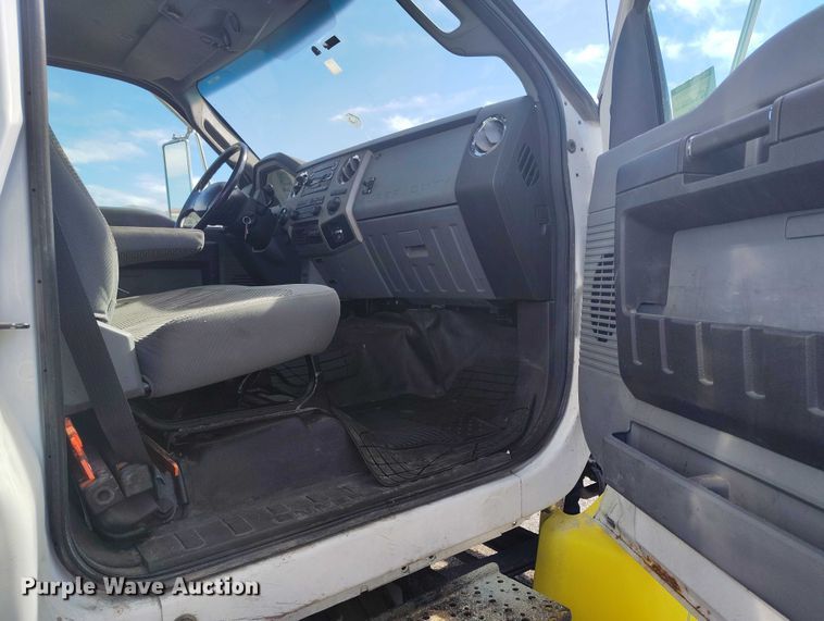 image for item DP5109 2013 Ford F750 Super Duty box truck