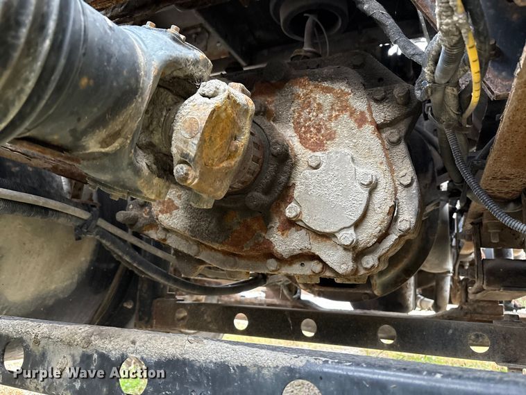 image for item DT2246 2005 International  8600 semi truck