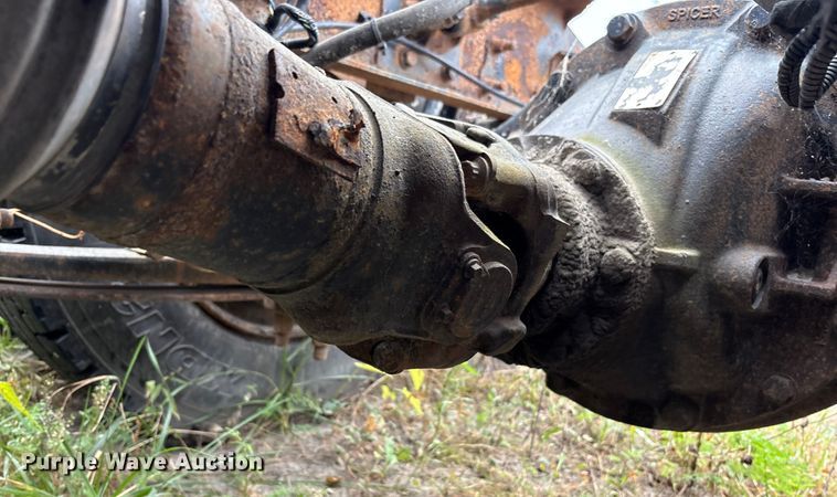 image for item DT2246 2005 International  8600 semi truck