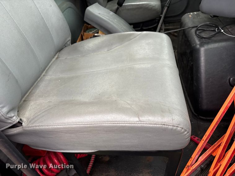 image for item DT2246 2005 International  8600 semi truck