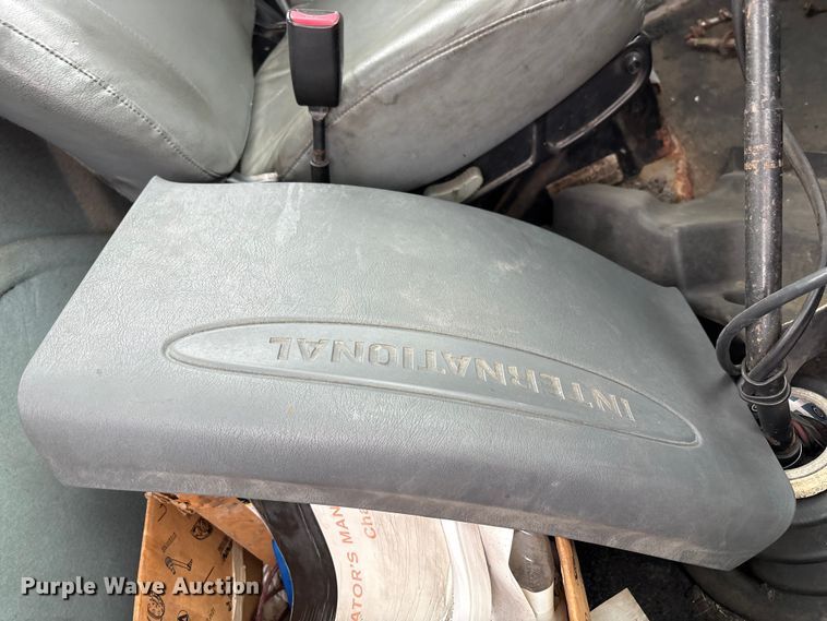 image for item DT2246 2005 International  8600 semi truck