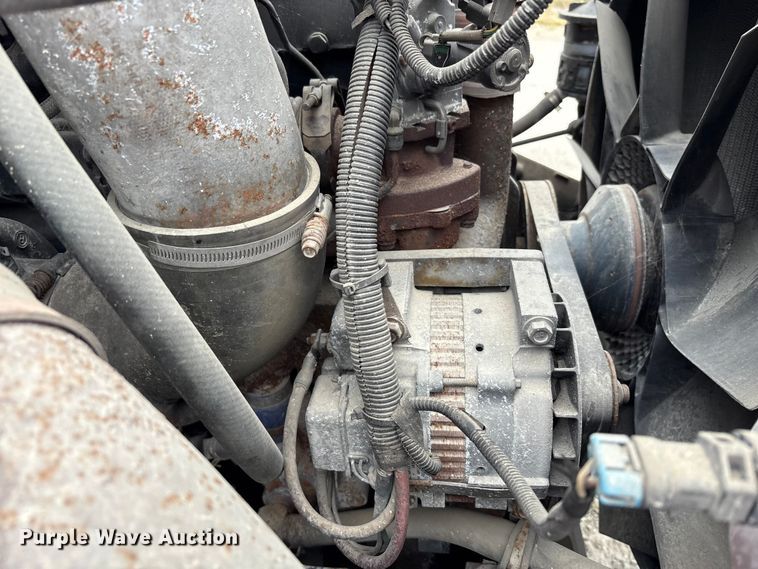 image for item DT2246 2005 International  8600 semi truck