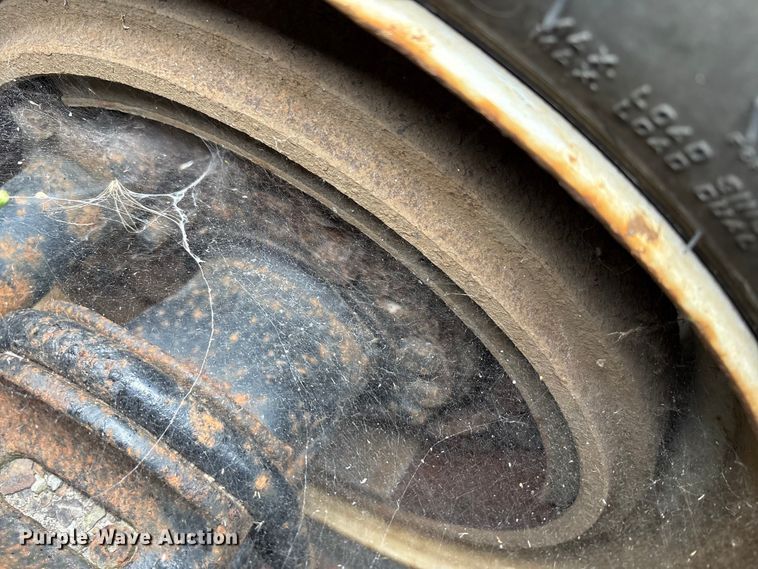 image for item DT2246 2005 International  8600 semi truck