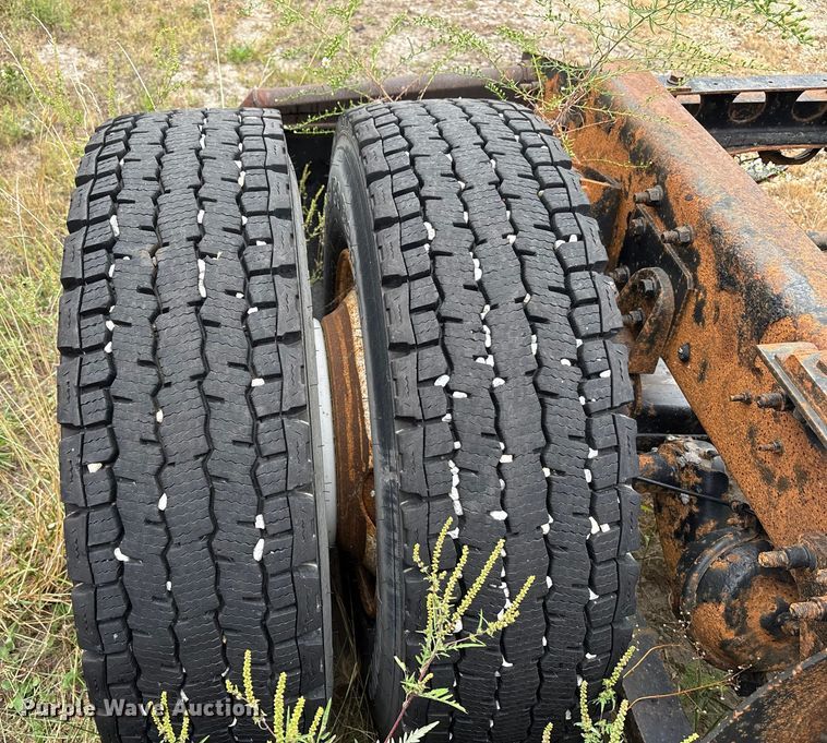 image for item DT2246 2005 International  8600 semi truck