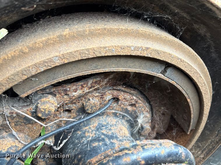 image for item DT2246 2005 International  8600 semi truck