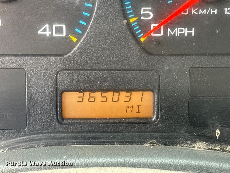 image for item DT2246 2005 International  8600 semi truck