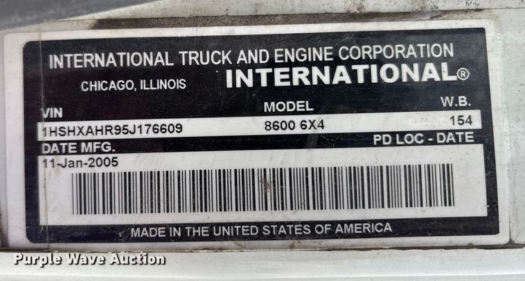 image for item DT2246 2005 International  8600 semi truck