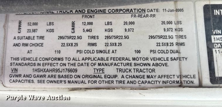 image for item DT2246 2005 International  8600 semi truck