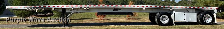 image for item DU1321 2014 East SE flatbed trailer