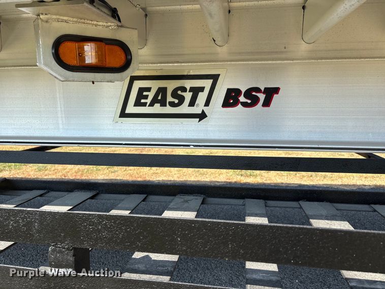 image for item DU1321 2014 East SE flatbed trailer