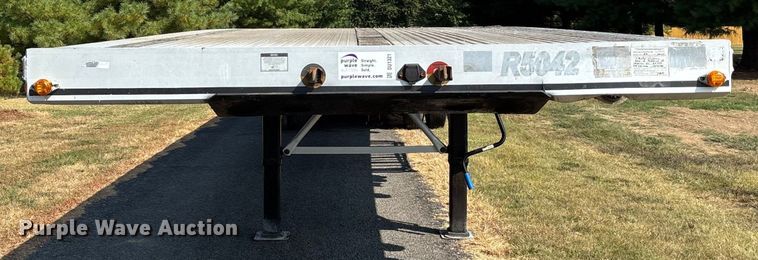image for item DU1321 2014 East SE flatbed trailer