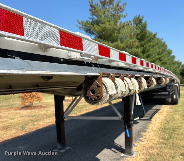 image for item DU1321 2014 East SE flatbed trailer