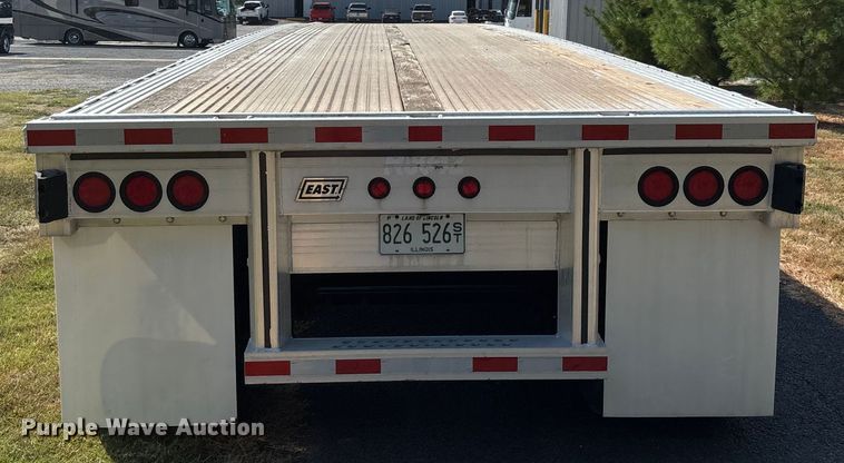 image for item DU1321 2014 East SE flatbed trailer