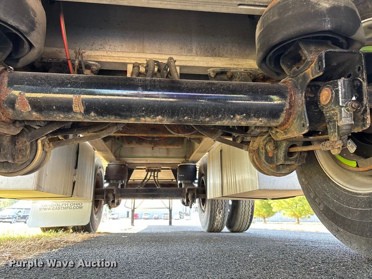 image for item DU1321 2014 East SE flatbed trailer