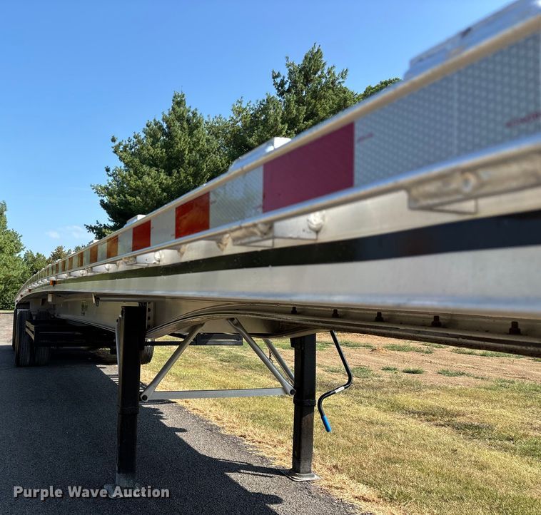 image for item DU1321 2014 East SE flatbed trailer