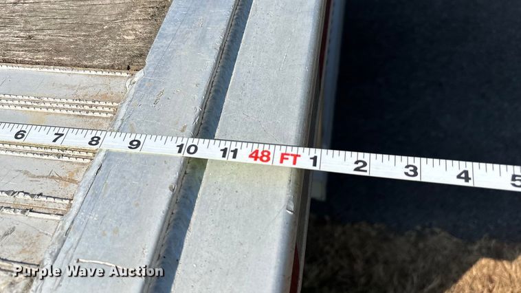 image for item DU1321 2014 East SE flatbed trailer