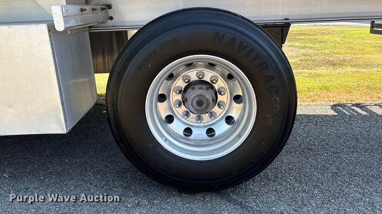 image for item DU1321 2014 East SE flatbed trailer