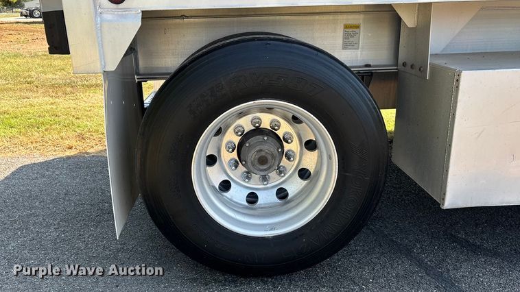 image for item DU1321 2014 East SE flatbed trailer