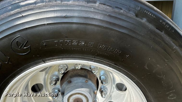 image for item DU1321 2014 East SE flatbed trailer