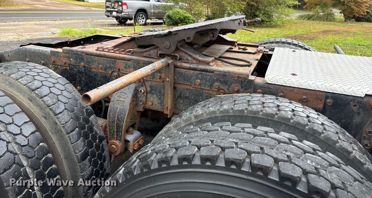 image for item DU1327 1981 Peterbilt 359 semi truck