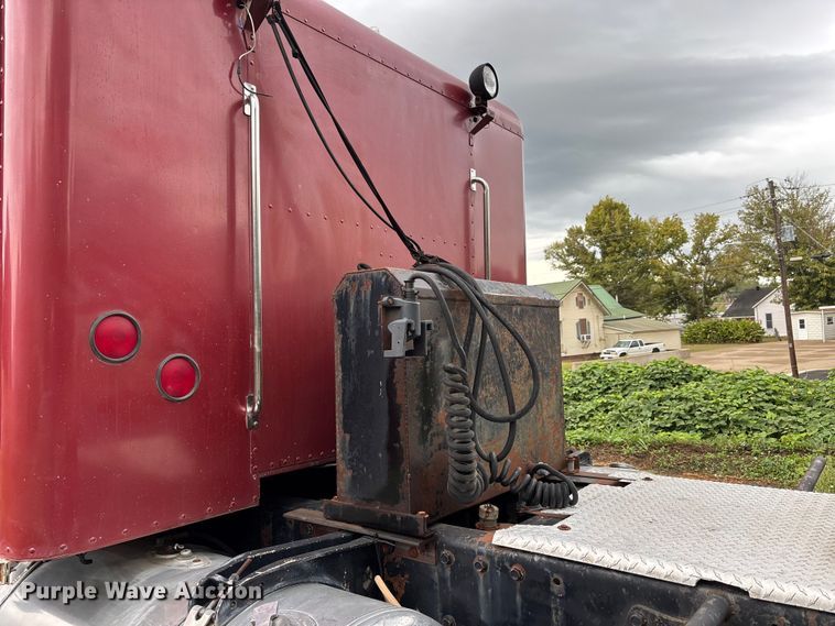 image for item DU1327 1981 Peterbilt 359 semi truck