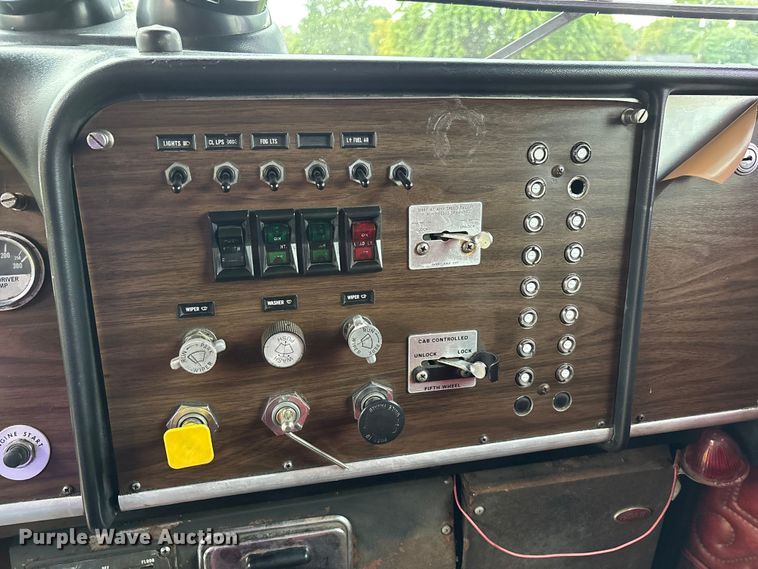 image for item DU1327 1981 Peterbilt 359 semi truck