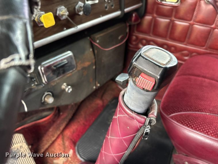 image for item DU1327 1981 Peterbilt 359 semi truck