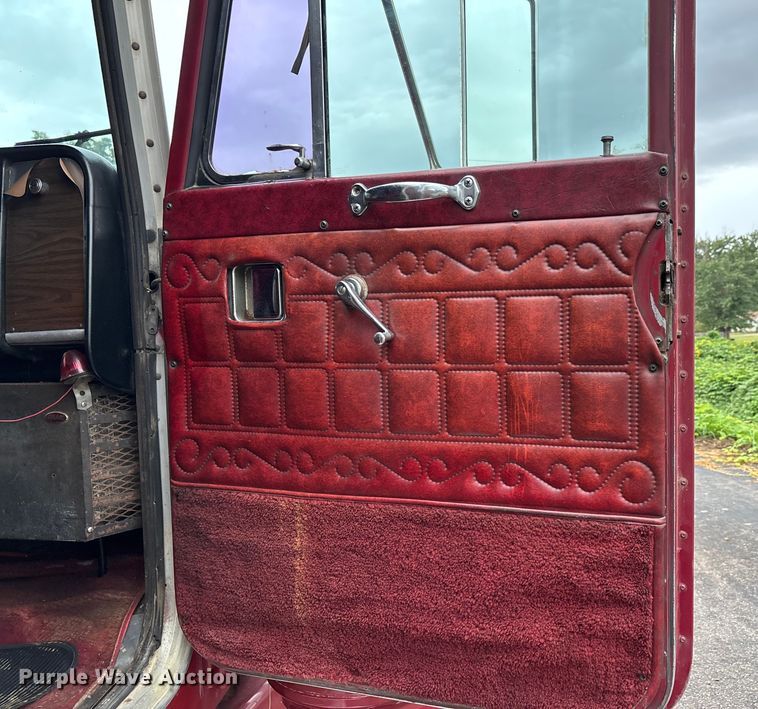 image for item DU1327 1981 Peterbilt 359 semi truck