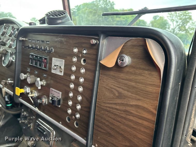 image for item DU1327 1981 Peterbilt 359 semi truck