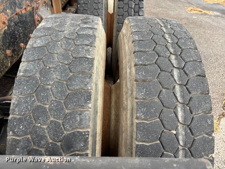 image for item DU1327 1981 Peterbilt 359 semi truck