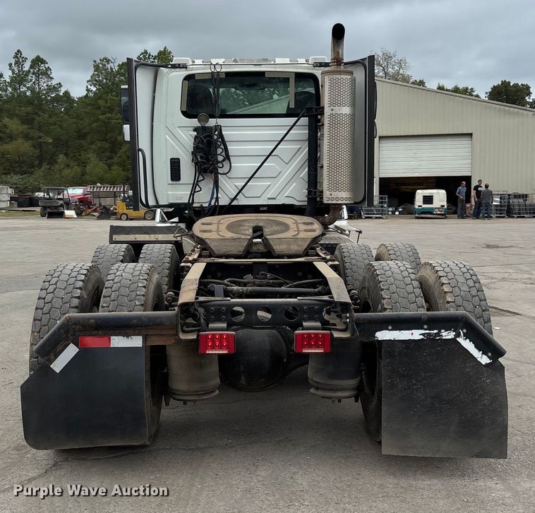 image for item DU1403 2013 International ProStar+ 122 semi truck