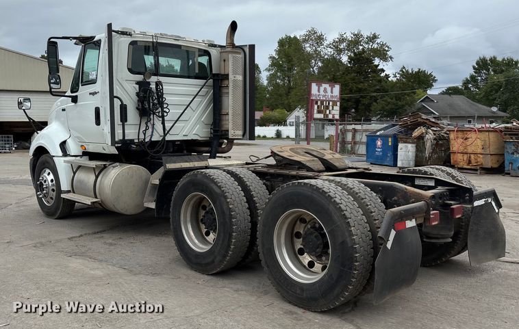 image for item DU1403 2013 International ProStar+ 122 semi truck