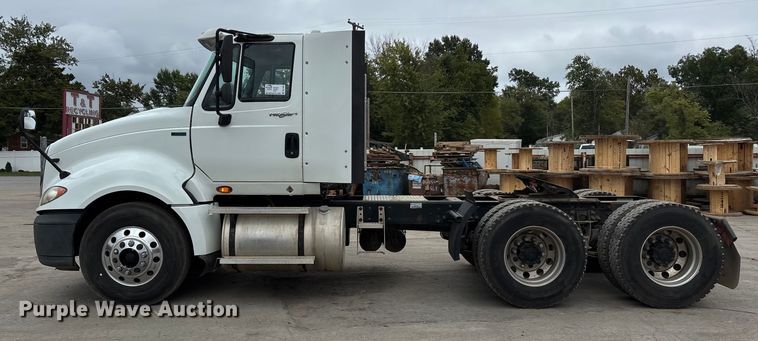 image for item DU1403 2013 International ProStar+ 122 semi truck
