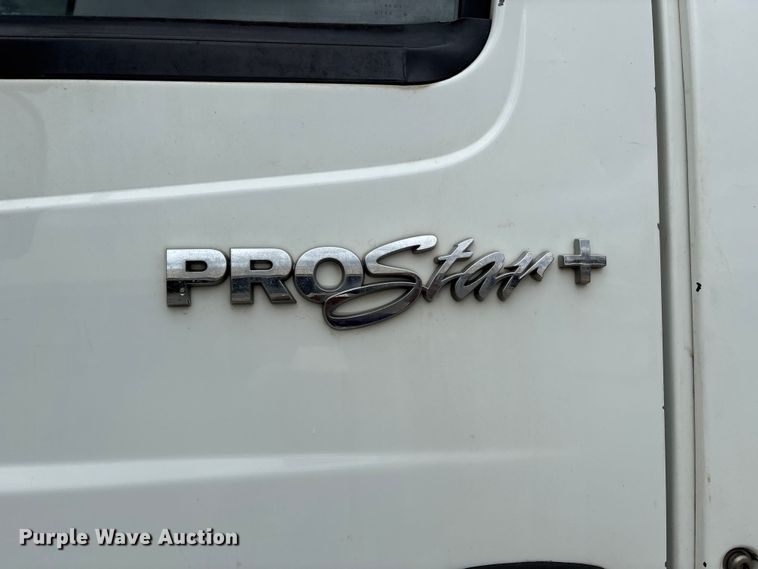 image for item DU1403 2013 International ProStar+ 122 semi truck