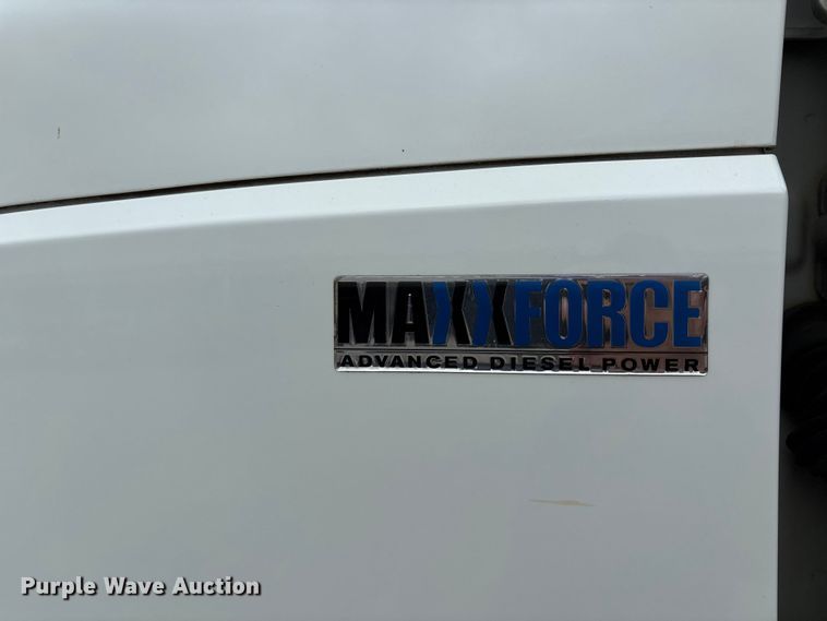 image for item DU1403 2013 International ProStar+ 122 semi truck