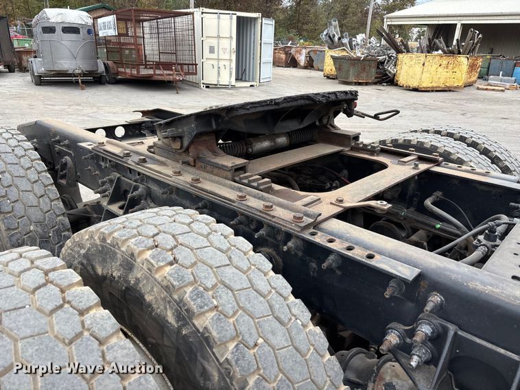 image for item DU1403 2013 International ProStar+ 122 semi truck