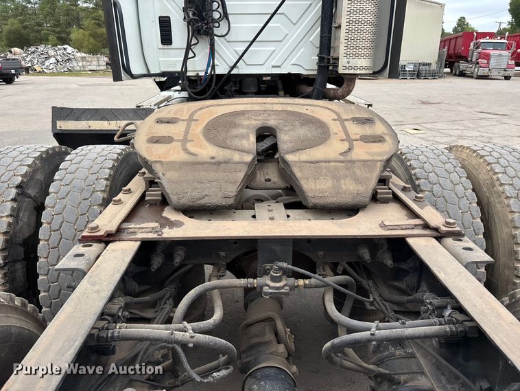 image for item DU1403 2013 International ProStar+ 122 semi truck