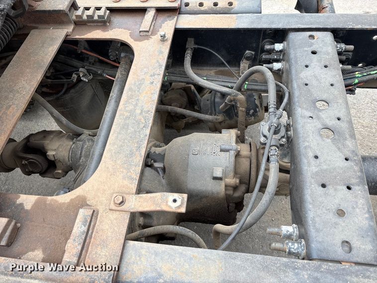 image for item DU1403 2013 International ProStar+ 122 semi truck