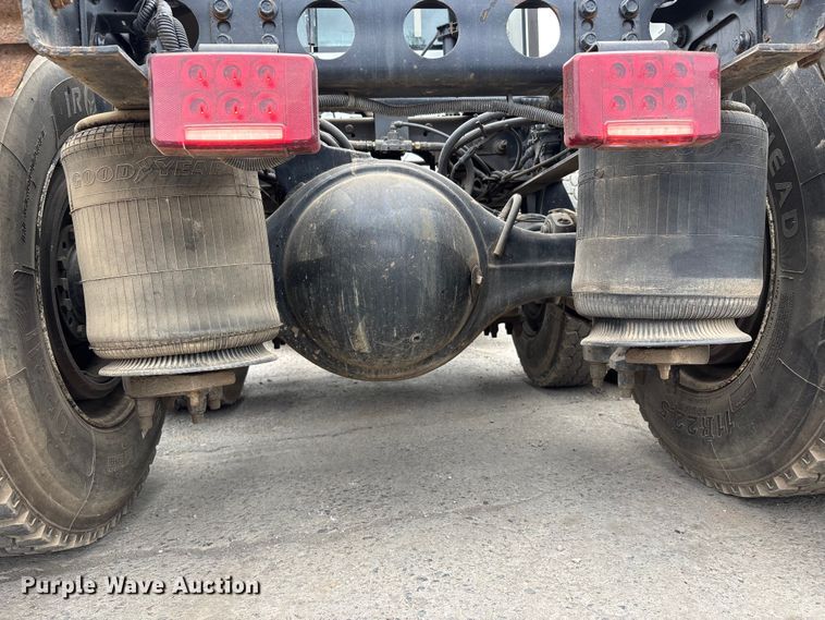 image for item DU1403 2013 International ProStar+ 122 semi truck