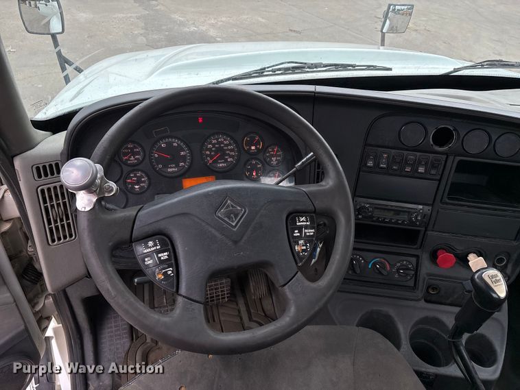 image for item DU1403 2013 International ProStar+ 122 semi truck