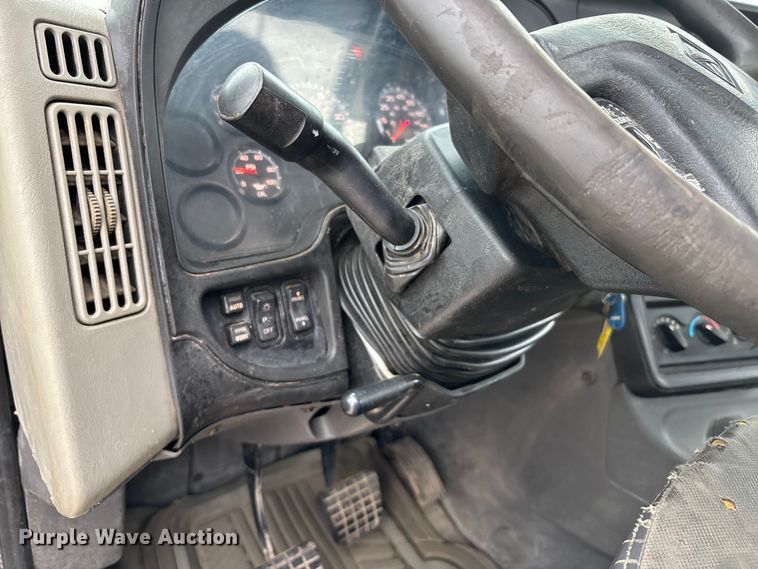 image for item DU1403 2013 International ProStar+ 122 semi truck