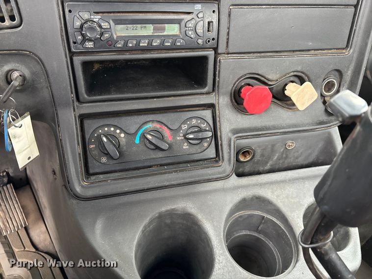 image for item DU1403 2013 International ProStar+ 122 semi truck