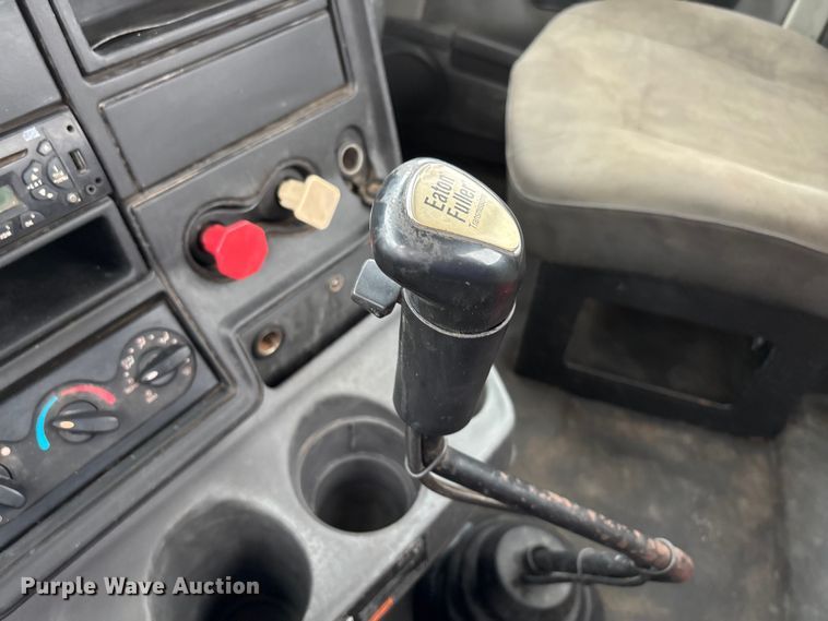 image for item DU1403 2013 International ProStar+ 122 semi truck