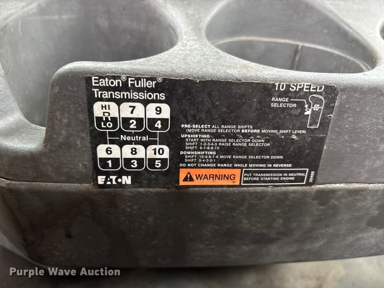 image for item DU1403 2013 International ProStar+ 122 semi truck